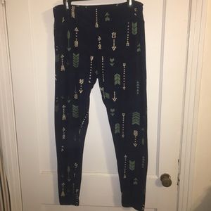 LuLaRoe Tall/Curvy Navy Leggings - Arrows & Dots